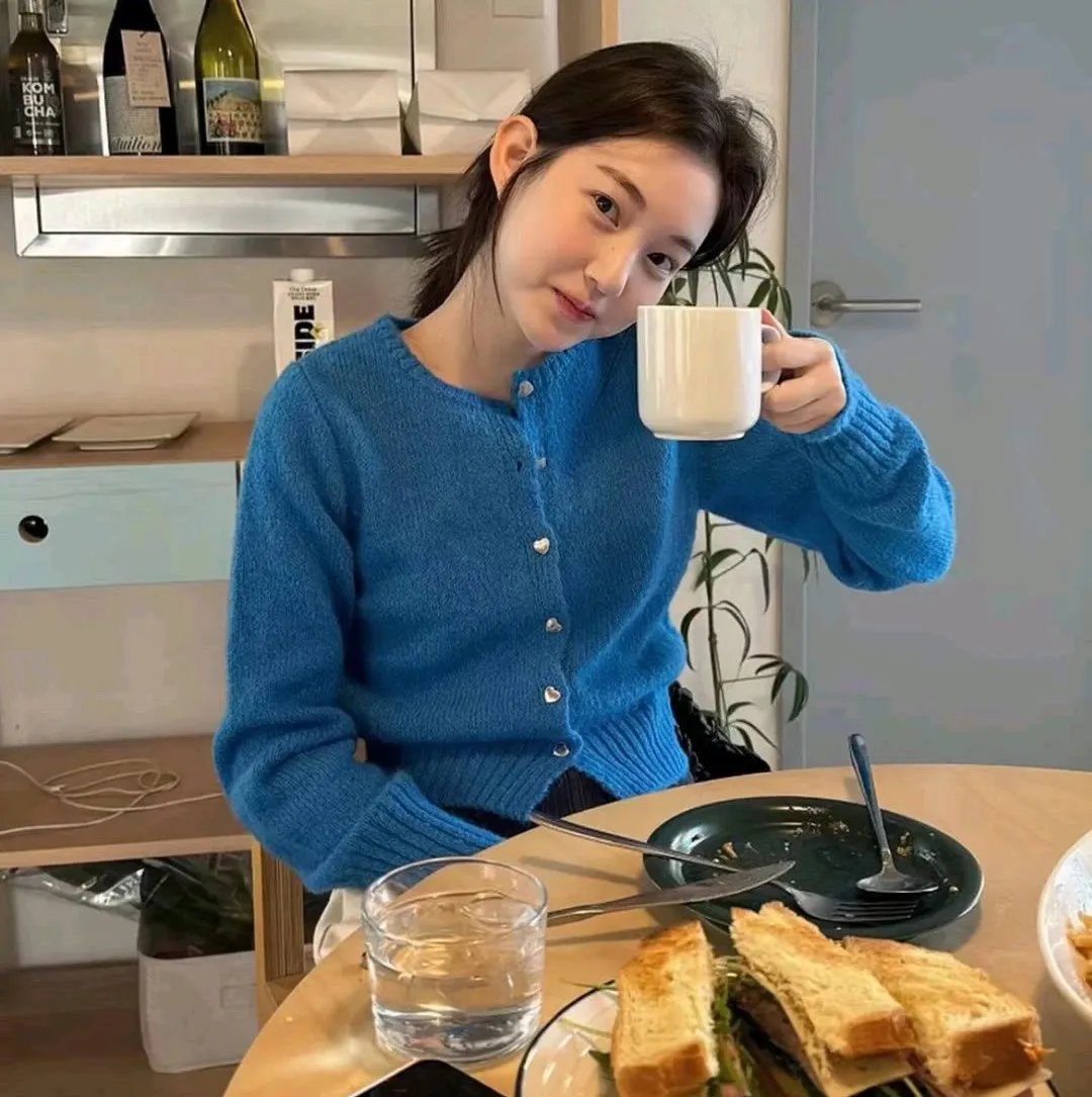 公司里的小小前辈 在线观看封面
